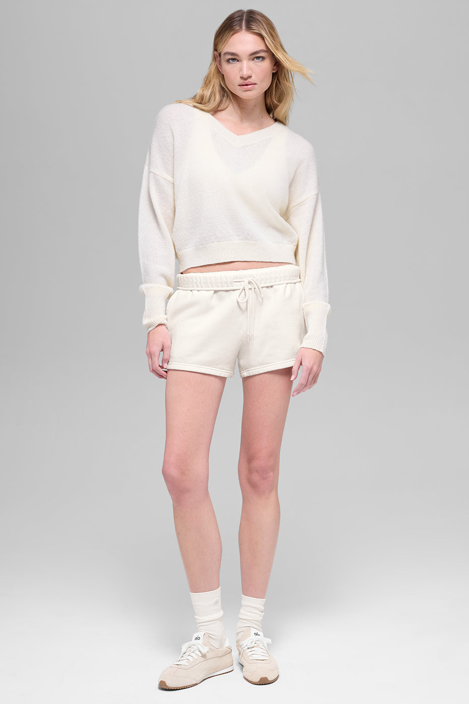 Wool Cashmere Cropped New Class V-Neck Sweater - Ivory - Image 4