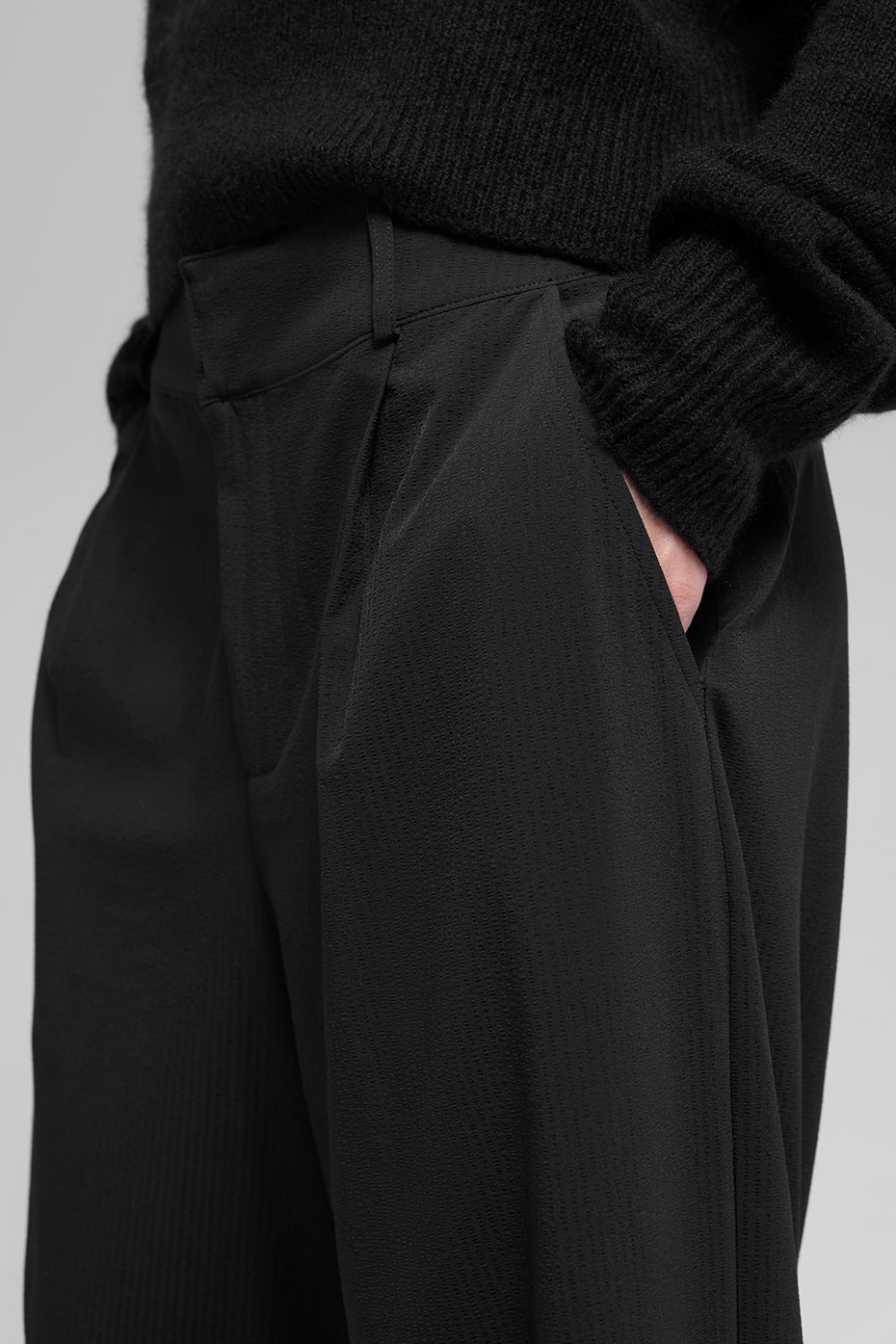 High-Waist Dreamscape Trouser (Short) - Black - Image 4