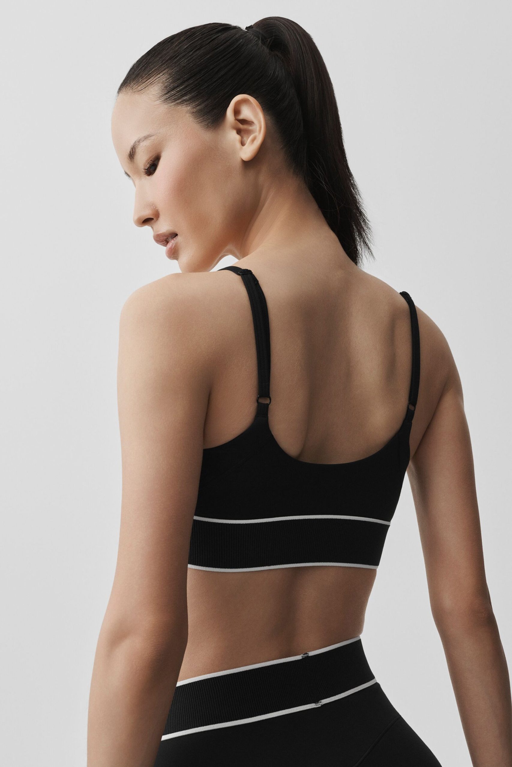 ALO Softsculpt Amp It Up Bra - Black - Image 4